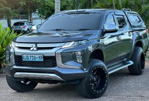 Mitsubishi Triton Sport L200 2020 2.4 lcc Turbo Hi-Torque 4X4 INGLESA BARBARIANN