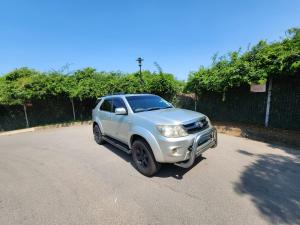 TOYOTA FORTUNER 2.7