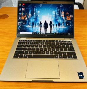 UltraBook Machine Dell Latitude 5330 Touchscreen and 12Th Generation  Intel core I5-1245U 12 CPUs ,1