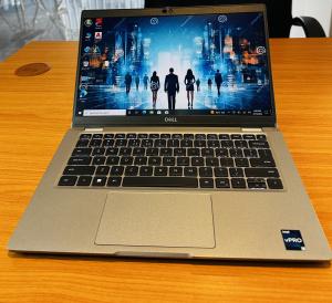 UltraBook Machine Dell Latitude 5330 Touchscreen and 12Th Generation  Intel core I5-1245U 12 CPUs ,1