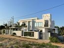 *VENDE-SE* 

*Uma moradia  T4, 3 suites,  de luxo localizada em Chiango logo depois da ponte a 150 m