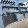 VENDE-SE MORADIA T-5, 4 SAO SUÍTES, INDEPENDENTE NO TRIUNFO NOVO, PISCINA POR 26 000 000 MTS
