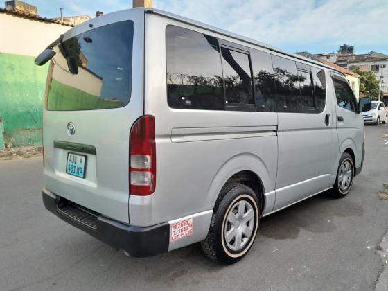 Toyota Hiace Quantum 2009 IVA 15 Lugares