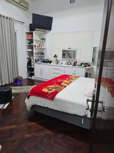 Vende-se Geminada T3, no Bairro Central