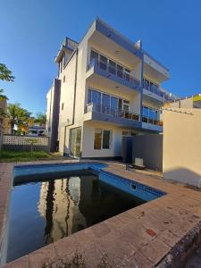 Vende-se Moradia geminada tipo 4 no bairro do triunfo próximo avenida marginal