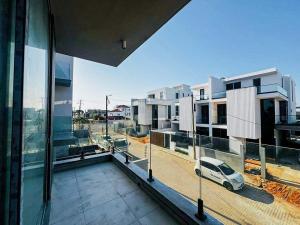 Vende-se moradia T3 (3 suites) com piscina e anexo - TRIUNFO