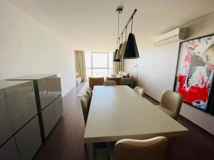 Luxuoso Apartamento T3 no Condomínio JAT
