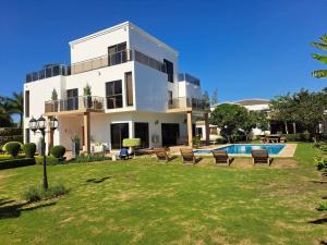 vende-se Moradia, tipo5 no bairro da costa do sol Dona Alice