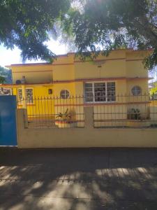Arrenda-se Moradia T3 independente com 2 anexos no bairro central, av Emília dausse vs olof palme