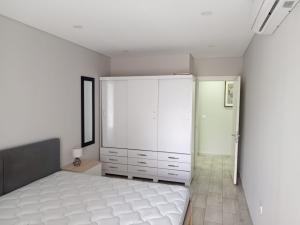 Arrenda-se Apartamento T2 mobilada com piscina, ginásio e sauna no edifício polana plaza