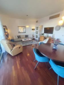 Arrenda-se Apartamento T3 mobilado no condomínio polana shopping