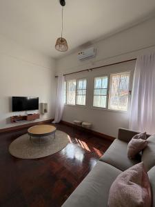 Arrenda se a diaria ou mensal apartamento novo mobilado tipo 1 na polana cimento entrega imediata