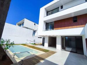 Moradia T5 no Triunfo Novo
