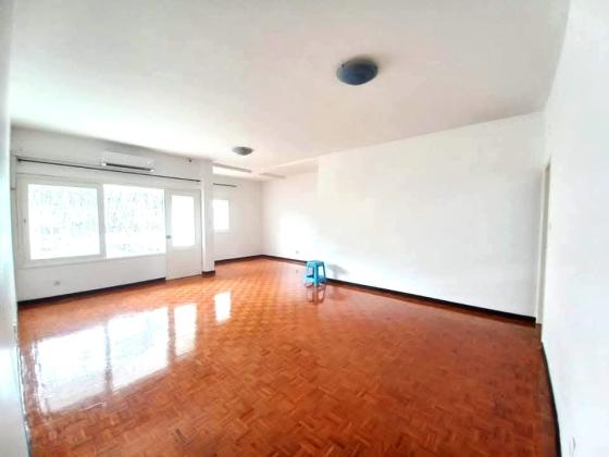 *Arrenda-se **Apartamento na Coop*
*Próximo da Rua da França tipo 3 wc,s
3 andar