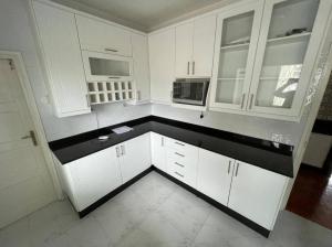 ARRENDO APARTAMENTO T4 REMODELADO