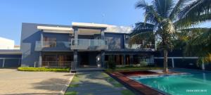 VENDO MORADIA T5 COM piscina