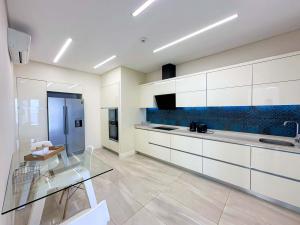 ARRENDO APARTAMENTO T4 MOBILADO