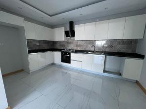 Vende-se Luxuoso Apartamento T2 no Condomínio Deco Assus-Bairro da Costa do Sol
