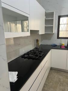 Arrenda-se AP T2 R/c Bombas da GALP n rua de anguane