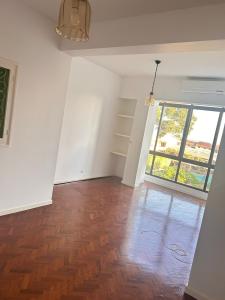 Arrenda-se Flat T3 suite no 3° andar último pronto a habitar