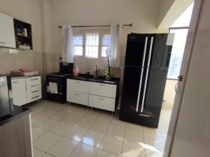 Vende-se Espaçoso Apartamento T3 1⁰ andar com estacionamento no bairro da polana, av Ahmed sekou 