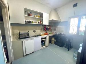 Vende-se Apartamento T3 1wc, 4⁰ andar num prédio de 6 andares com estacionamento na pandora