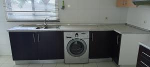 Arrenda-se ou Vende-se Apartamento T1 suíte rés do chão,  moderna com piscinano condomínio