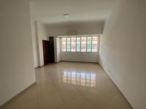Arrenda-se Flat t3, q suíte,  wc geral, 1° Andar, na Baixa Da Cidade de Maputo, na  Avenida Fernã