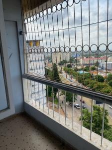 Vende-se Espaçoso Apartamento T3 10⁰ andar sem elevador com estacionamento pra 2 viaturas no bair