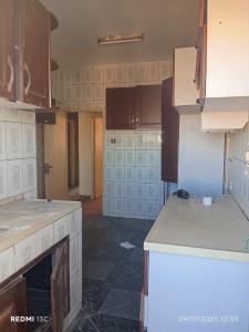 Vende-se Espaçoso Apartamento T3 3wcs em andar alto com elevador no bairro central, av karl max vs 