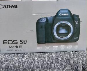 Canon EOS 5D Mark III na caixa