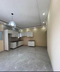 Arrenda-se casa tipo 1 placa no bairro de Magoanine a berma da estrada num condomínio super organiz