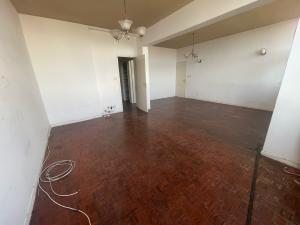 VENDE-SE APARTAMENTO TIPO-3, NA COOP, AV JOAQUIM CHISSANO, 7⁰ ANDAR SEM ELEVADOR, 3 WC'S, CASA COM