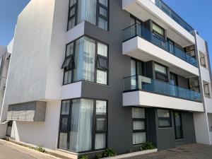 *Arrenda-se Moderno Apartamento T-2 dentro do Condomínio no Bairro Triunfo Novo, atrás do Vila Sol