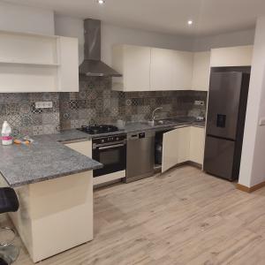 Arrenda-se um apartamento tipo 1 mobilado no condomínio Deco Assus