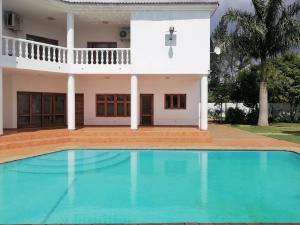 Arrenda-se Moradia  T5