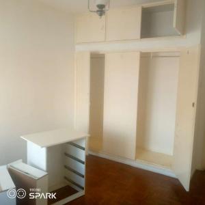arrenda-se apartamento T3 próximo á escola internacional de condução.