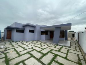 Vende-se está vivenda, tipo3 no bairro do Zimpeto