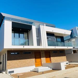 Vende-se Moradia/Geminada Tipo 4 dentro de condomínio no Bairro Triunfo novo