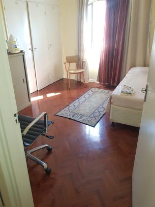Arrenda-se Apartamento T3 2wcs, mobilado com garagem fechada e estacionamento no bairro da polana