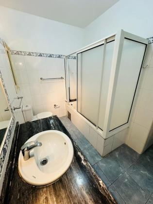 APARTAMENTO T3  SEMI-MOBILADO NA POLANA DISPONÍVEL PARA ARRENDAR