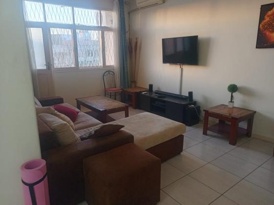 ARRENDA SE NA POLANA APARTAMENTO T2 COM MOBILIA