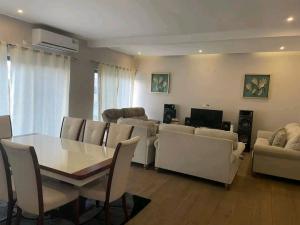 Arrenda-se apartamento na sommerchield Mobilado T3