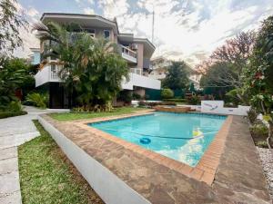 🏡 *Arrenda-se Moradia T6 – Sommerschield 1 (Av. Kenneth Kaunda)