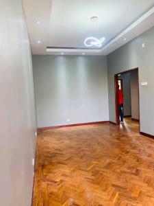 Arrendamento excelente apartamento no bairro central T3