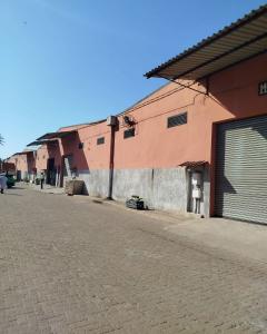 📍ARRENDO ARMAZÉM NA MATOLA PRÓXIMO A FARMÁCIA WITBANK