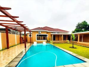 📍VENDO MORADIA T3 DENTRO DE UM CONDOMÍNIO NA CIDADE DA MATOLA PERTO AO SPAR