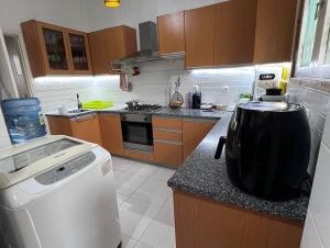 Vendo Apartamento T3 no bairro central 2°andar com Estacionamento