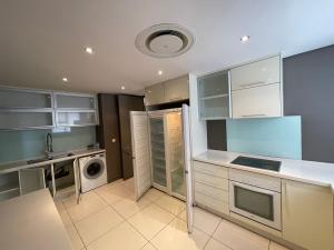 ARRENDA-SE Apartamento T3 suite moderna com vista ao mar no condomínio Marés