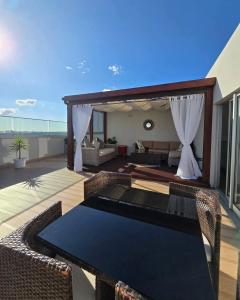 VENDO APARTAMENTO PENTHOUSE MOBILADO T5